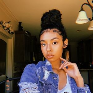 Meet your Posher, Esmeralda